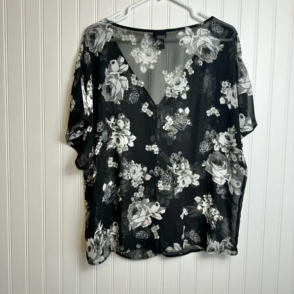 Torrid Black Floral Short Sleeve V-Neck Button Front Top Semi Sheer 1X E5 - Picture 6 of 6
